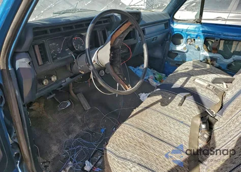 1981 Ford F100 from USA, damaged, VIN 1FTCF10EXBNB08628